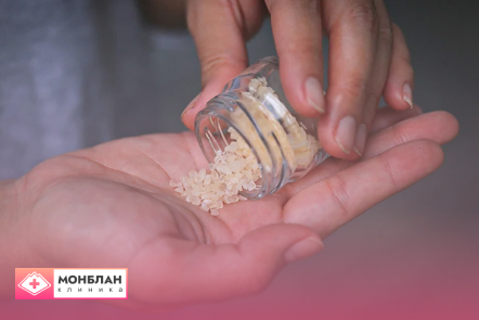 соль в руках